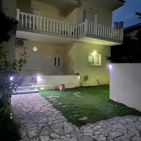 Casa de Campo Alio Seaside Maisonette, Steps From Diakopto