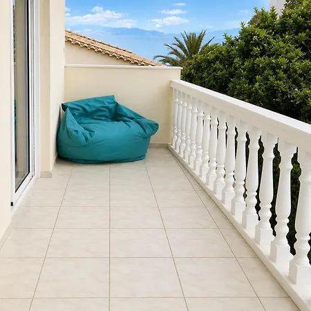 Alio Seaside Maisonette, Steps From Casa de Campo Diakopto