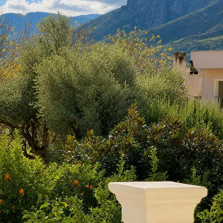 Alio Seaside Maisonette, Steps From Country house