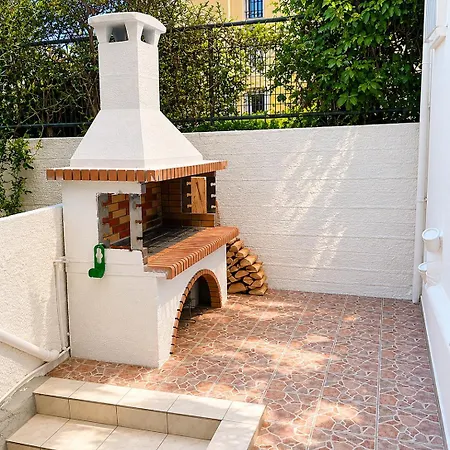 Country house Alio Seaside Maisonette, Steps From Diakopto